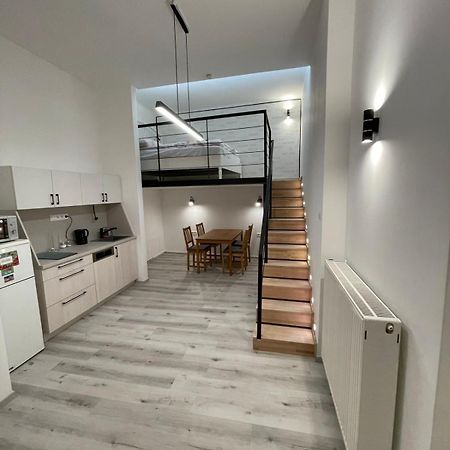 בודפשט Szekely Apartment Near Deak Ferenc Square With Free Parking In Garage מראה חיצוני תמונה