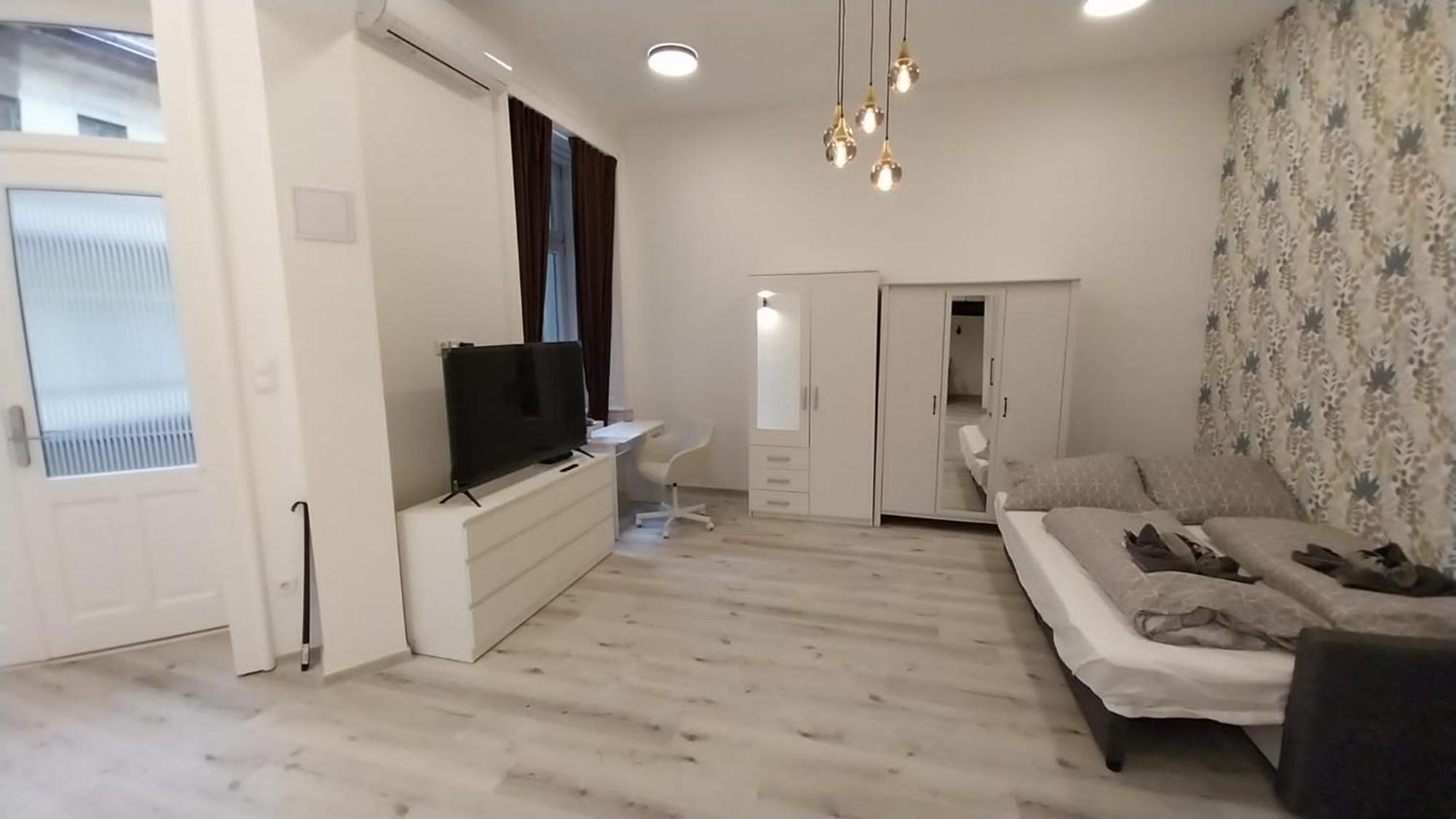 בודפשט Szekely Apartment Near Deak Ferenc Square With Free Parking In Garage מראה חיצוני תמונה