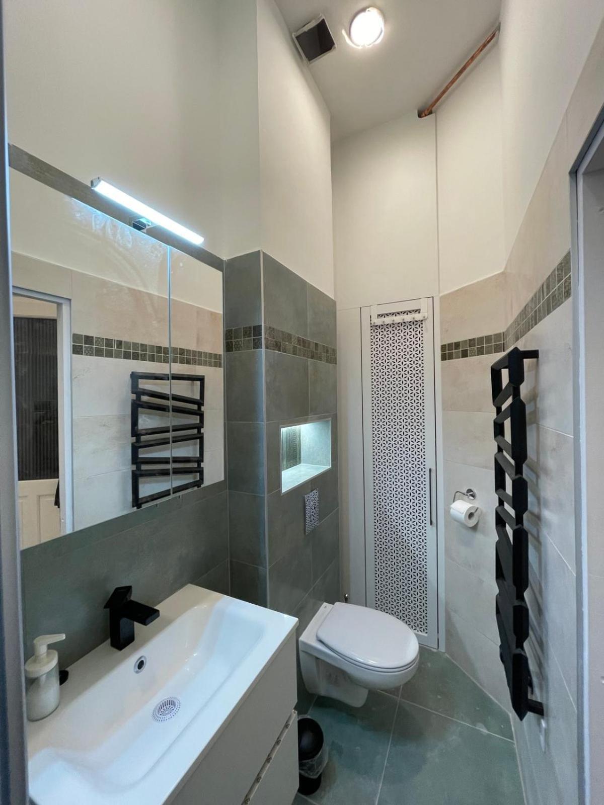 בודפשט Szekely Apartment Near Deak Ferenc Square With Free Parking In Garage מראה חיצוני תמונה