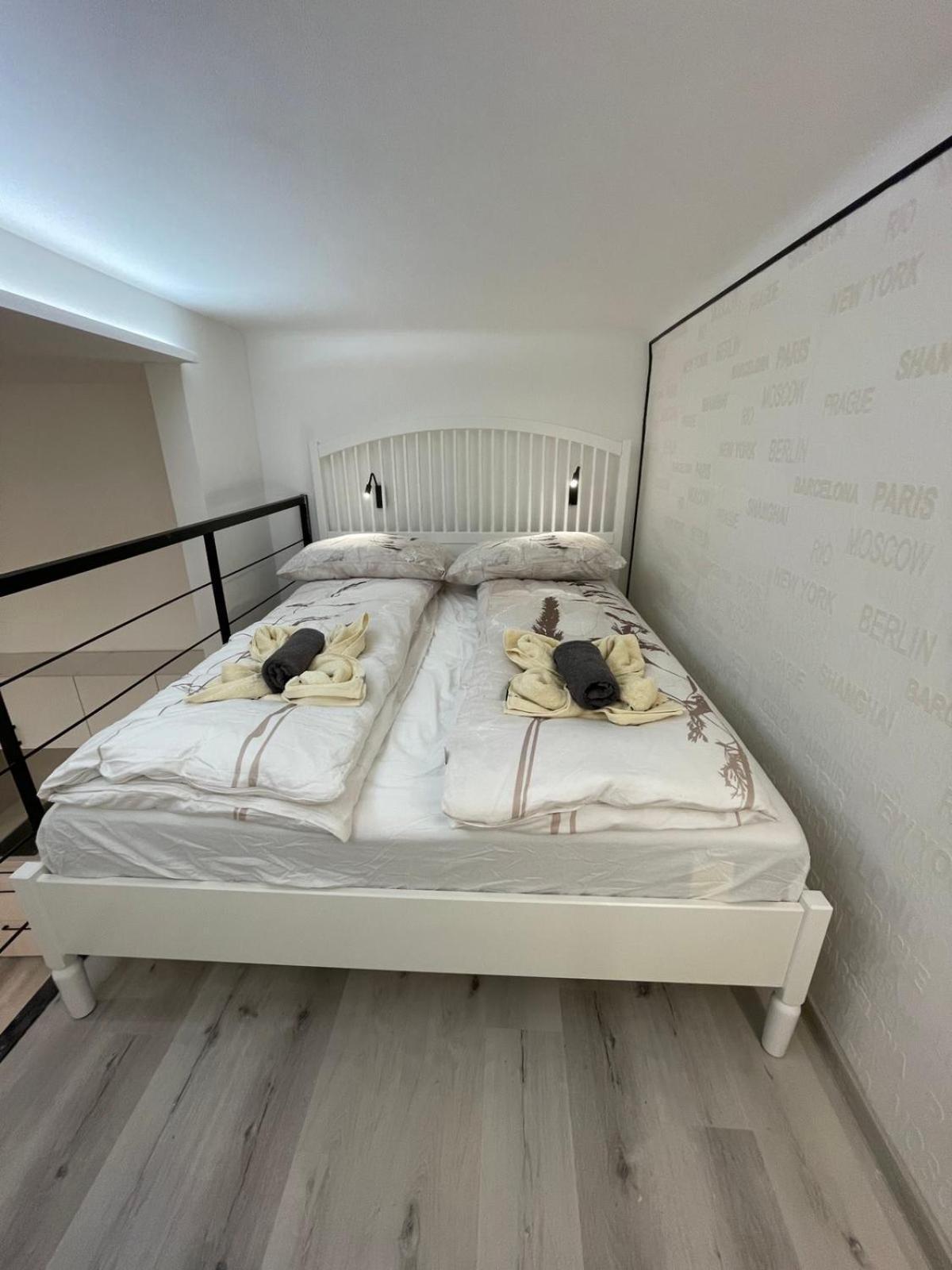 בודפשט Szekely Apartment Near Deak Ferenc Square With Free Parking In Garage מראה חיצוני תמונה
